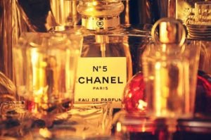 cliomakeup fatti chanel no 5 16 1024x679 1 L’eterno profumo Chanel N°5 compie cent'anni