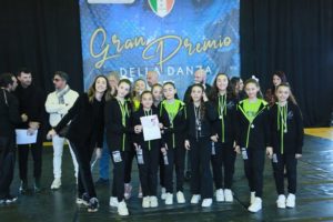 032A 32 90 Successo per il 3° concorso Gran Premio della Danza